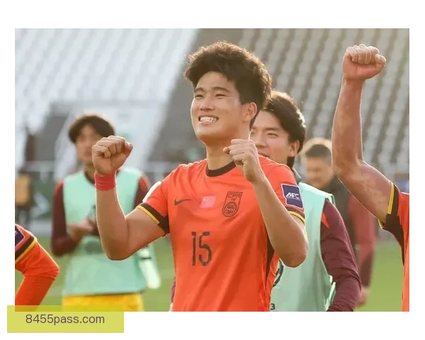 以泪目国足20岁1米88新星崛起带刀后卫关键进球硬核跳舞庆祝